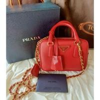 ราคา Prada Classic Mini bag สีแดง สายโซ่ ❤️SOLD❤️ (17922510576)