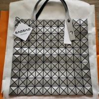 ราคา แท้ 100% baobao issey miyake 10*10 (2240107057)