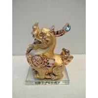 ราคา ปี่เซียะเรียกทรัพย์สีทองฐานแก้วสูง7นิ้ว (19627737338)