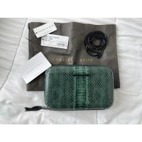 ราคา กระเป๋า CHARLES & KEITH ของแท้แน่นอน สามารถถือเป็น Clutch หรือสะพายเป็น Crossbody ก็ได้มีสายสะพายให้ค่ะ (10196061312)