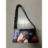 ราคา กระเป๋าสะพายcharles&keithสีดำลายดอกสวยมากแท้ (24952948465)