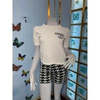 ราคา ชุดเซ็ทไหมพรม เสื้อแขนสั้นสีขาวปักลายแบรนด์หน้าอก กางเกงขาสั้นลายชิโนริ เอวยางยืดใหญ่ปักลายแบรนด์ เนื้อผ้าดียืดได้ไม่บาง (18881134255)