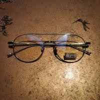 ราคา กรอบแว่นตา แว่นตาวินเทจ แว่นเก่าเก็บยุค 2010s เงินกอง กรอบสีเงิน ทรงกลมมน มีบาร์ เลนส์ใส รองรับการตัดเลนส์ วินเทจแท้ (8773386387)