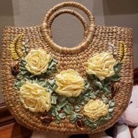 ราคา กระเป๋าสานปักริบบิ้น Handmade (5025657878)