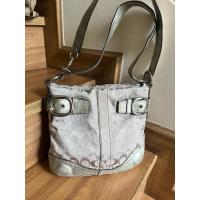 ราคา Coach mini Buckle Duffle (มือสอง) (40912178255)