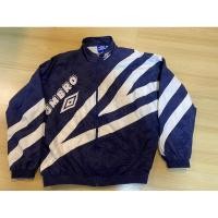ราคา เสื้อ jecket vintage Umbro BigLogo มือสองสภาพดีมาก ผ้าใส่สบาย งานวินเทจ หายาก มีซับผ้าบาง (22918897983)