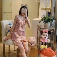 ราคา พร้อมส่ง!!!ชุดนอนเสื้อสายเดี่ยวกางเกงขาสั้น ผ้าซาติน (28503524420)