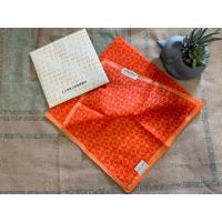 ราคา ผ้าพันคอ ผ้าคลุมไหล่ ผ้าผูกผม ตกแต่งกระเป๋า ยี่ห้อ CELINE ลายโลโก้สีส้ม (43462116062)