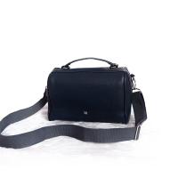 ราคา [กระเป๋ามือสอง] NICOLE MILLER ของแท้! cross body หนังวัวแท้ 10.5นิ้ว สีกรมท่า กระเป๋าสะพายข้าง กระเป๋าถือสภาพดี (14948669490)