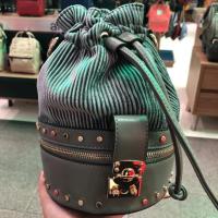 ราคา กระเป๋าแบรนด์FOF ทรงขนมจีบผ้ากำมะหยี่ (7918313246)