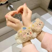 ราคา สะดวกมาก! มีประโยชน์และราคาถูก! [4100+ คนสั่งซื้อภายในหนึ่งสัปดาห์] สายรัดข้อมือล้างหน้ากันน้ำ, ยางรัดผมดูดซับไม่ลื่น, สายรัดข้อมือการ์ตูนน่ารัก, สายรัดข้อมือกันความชื้นสำหรับล้าง (27078401807)