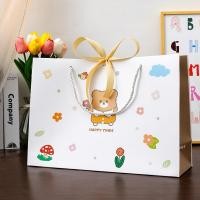 ราคา ถุงกระดาษ ถุงของขวัญลายหมี หูหิ้วเชือกผูกริบบิ้นสีทอง ถุงกระดาษพิมพ์ลาย ถุงของขวัญมีหูหิ้ว ถุงกระดาษใส่สินค้า (25492699234)