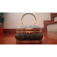 ราคา กระเป๋าย่านลิเภา (ทรงแปดเหลี่ยมเล็ก) จากฝีมือชาวบ้านชุมชน นครศรีธรรมราช (6933781843)