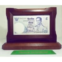 ราคา ธนบัตรชนิดราคา 5 บาท รุ่น 11 ไม่ผ่านใช้ พร้อมกรอบไม้มะค่าใส่กระจกหน้าหลัง งาน Hand made (4529177009)