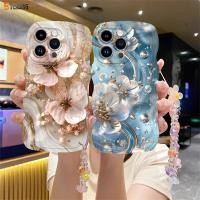 ราคา แฟชั่นสําหรับ IPhone 11 14 12 13 15 16 Pro Max XR X 7 6s 14 8 6Plus 7Plus 8Pus XS Max SE Vintage Artistic Brilliant Pearl ดอกไม้สร้อยข้อมือ Wavy Case โดย (28421397178)