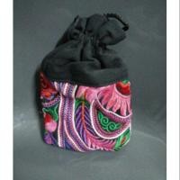 ราคา กระเป๋าผ้าปักชาวเขา กว้าง 11 สูง 16 ซม. (1545930382)