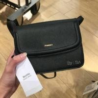 ราคา กระเป๋าสะพายสีดํา Bershka Boggy (11518081702)