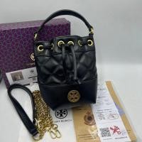 ราคา Tory Burch Willa Mini Bucket กระเป๋าทรงบักเก็ตสีดำ โลโก้สีทอง ขนาดเล็กแต่งสายโซ่คล้อง(งานเทียบ) (25125097179)