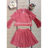ราคา เซตเสื้อ กระโปรงอัดพลีท มี2สี (18894245067)