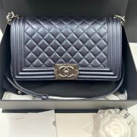 ราคา like new chanel boy caviar 10 metalic navy holo 24 no card แท้ 100% (27475099697)