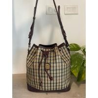 ราคา Daks London แท้ ทรงขนมจีบ ฐาน 10 นิ้ว หนังแท้ผสมหนังแคนวาส สะพายขึ้นไหล่หรือครอสบอดี้ สายปรับสั้น/ยาวได้ (29712090599)