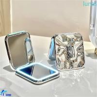 ราคา LUNASOL กระจกแต่งหน้า LED, กระจกเครื่องสําอางสําหรับเดินทางชุบสองด้าน, กระจกพกพาแบบชาร์จ USB หรี่แสงได้ขนาดเล็กน้ําหนักเบาพร้อมหอพักเบา (42974879745)