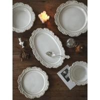 ราคา Deplato_ชุดจานสีขาว ตกแต่งลายหลุยส์แนววินเทจ (29492411856)