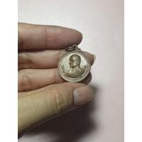 ราคา เหรียญพระครูประดิษฐ์วรคุณ วัดเสนานฤมิตร จ.สระบุรี (2907700057)