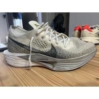 ราคา รองเท้าวิ่ง Nike ZoomX Vaporfly Next 3 "White Particle Grey" sneakers แท้100% (26389455784)