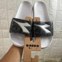 ราคา DIADORA รองเท้าแตะสไลด์ผู้ชาย DIADORA HALTON MAN WHITE BLACK ANTI-SLIP LIGHT (43121576089)