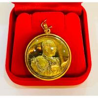 ราคา เหรียญในหลวงรัชกาลที่ 9 เหรียญเฉลิมพระเกียรติ เลี่ยมทองแท้ 75% เลี่ยมกันน้ำ (24623243244)