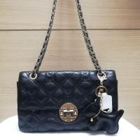 ราคา กระเป๋าmetrocity เมโทรซิตี้ ของแท้ สีดำ อะไหล่เงิน สภาพดี ฐาน10นิ้ว สะพายไหล่และปรับสายยาวสะพายข้างได้ (2279260113)