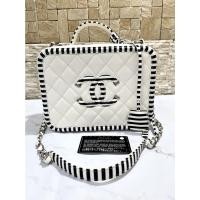 ราคา กระเป๋าChanelVanitycase8นิ้วสีขาวของแท้ (10169094098)