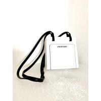 ราคา กระเป๋าสะพาย ยี่ห้อ LYN มือสองสภาพดี ไม่มีตำหนิ ซิป หมุด ไม่ลอก ไม่เคยใช้งาน (12294700045)