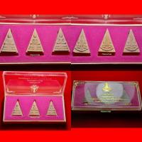 ราคา พระแก้วมรกตทรงเครื่อง 3 ฤดู รุ่นเทอดพระเกียรติ ครองราชย์ครบ 50 ปี ปี 2539 (18596356912)