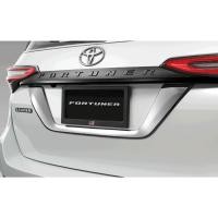 ราคา 740. (ของแท้) PC407-0K001 คิ้วขอบป้ายทะเบียนโครเมียม ฟอจูนเนอร์ Fortuner /เบิกศูนย์ (28311653956)