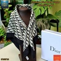 ราคา ผ้าคลุมไหล่ดิออร์แท้ลายโมโนแกรมวีดำหายากมาก สถาพสวยมาก (11890196617)