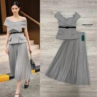 ราคา (พร้อมส่ง) Swan117 เซทเสื้อปาดไหล่ลายสก็อต มีกระเป๋าหลอก มากับกระโปรงยาวอัดพลีท + เข็มขัด สวยดูแพงมาก KN.shop (28700665627)