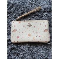 ราคา coach คล้องมือ ไซส์ L 1ซิปค่ะ ลายlimited แท้มือ2 (24856597744)