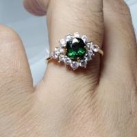 ราคา แหวนเขียวส่องบางกะจะล้อมเพชร (1508194985)