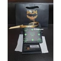 ราคา กระเป๋าสตางค์ MCM 2 พับ หนังสีดำ พิมพ์ลาย Visetos MCM สีเขียว รุ่นไม่มีใส้ (16063768524)