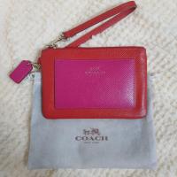 ราคา กระเป๋าคล้องมือ F53142 Coach Small Wristlet in Bicolor Crossgrain Leather ซิปเดียว สีแดง สีชมพู สีทอง โค้ช กระเป๋าสตางค์ (9189149575)