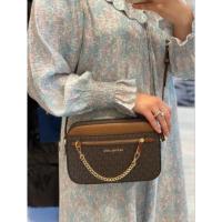 ราคา ทรงกล่อง Michael Kors Jet Set Item Large East West Zip Chain MK Leather Crossbody Bag 35S1GTTC9B (24644512727)