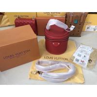 ราคา ส่งฟรี‼️กระเป๋าหลุยส์ถังลายไม้ ถังแดง Louis (12408067439)