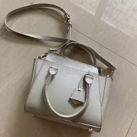 ราคา กระเป๋าสะพายข้าง charles and Keith สีครีม (4576949856)