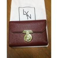 ราคา กระเป๋าตัง LYN สีแดงแท้100%จากช๊อปใส่โค้ด BADC ลด130บาทวันนี้ถึง18ธ. ค. 60 (564643023)