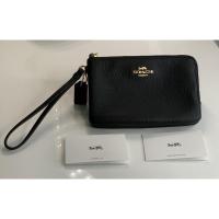 ราคา กระเป๋าคล้องมือ COACH แท้ 100% ใช้งานเพียงครั้งเดียว Used Like New มี 2 ซิป พร้อมสายหนังแท้คล้องมือ ขนาดเล็ก ไซส์ S (5450523426)