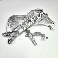 ราคา สเตย์พักเท้า เจาะลาย ดรีม ซุปเปอร์คัพ งานCNC + พักเท้าหลังจระเข้ 1 คู่ (22250447461)