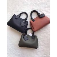 ราคา ส่งฟรี! กระเป๋าสะพายข้าง กระเป๋า charles & keith แท้ Outlet (5256249718)