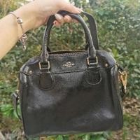 ราคา กระเป๋าcoachแท้มือสองจากอเมริกา สีดำทรงหมอนสภาพ80% แม่ค้าใช้เองค่ะ เก็บโค้ดลด10%หน้าร้านค่ะ (15335193603)